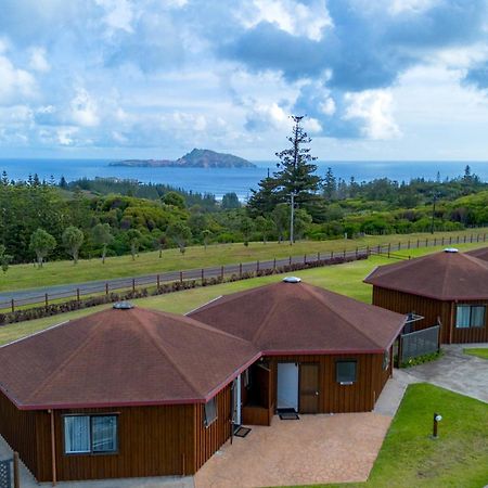 Ocean Breeze Cottages Burnt Pine Exterior photo